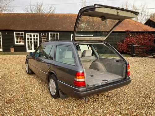 1996 Mercedes-Benz (S124) E200 T Estate In vendita (immagine 30 di 170)