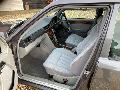 1996 Mercedes-Benz (S124) E200 T Estate In vendita (immagine 37 di 170)