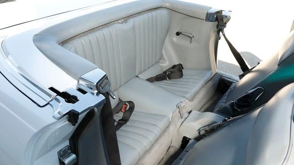 1989 Mercedes-Benz 300 SL (R107) For Sale (picture :index of 66)