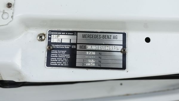 1989 Mercedes-Benz 300 SL (R107) For Sale (picture :index of 160)