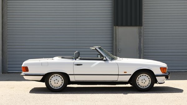 1989 Mercedes-Benz 300 SL (R107) For Sale (picture :index of 4)