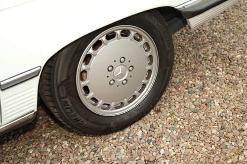 1986 Mercedes-Benz 500 SL R107 For Sale (picture 24 of 109)