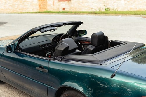 1991 Mercedes-Benz SL320 (R129) For Sale (picture 45 of 123)