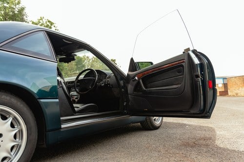 1991 Mercedes-Benz SL320 (R129) For Sale (picture 27 of 123)