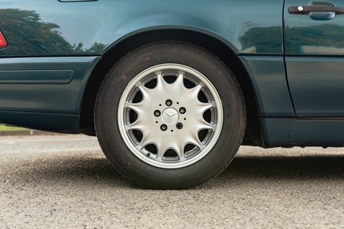 1991 Mercedes-Benz SL320 (R129) For Sale (picture 20 of 123)