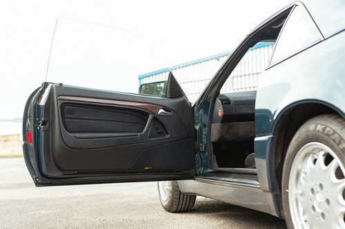 1991 Mercedes-Benz SL320 (R129) For Sale (picture 29 of 123)