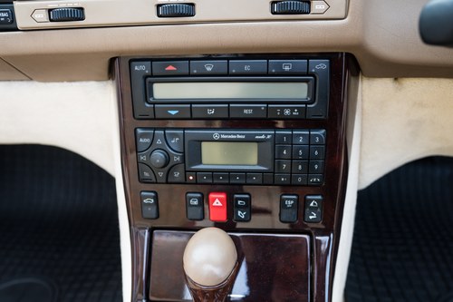 2001 Mercedes-Benz SL320 (R129) zum Verkauf (Bild 47 von 122)