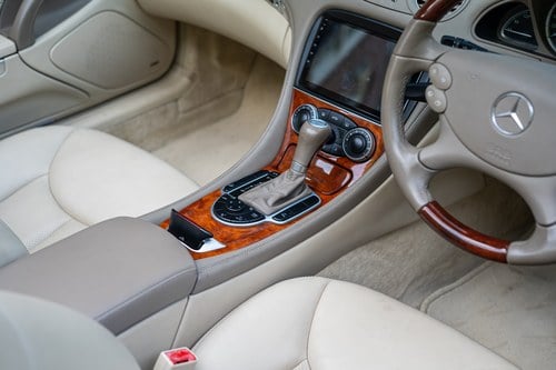 2005 Mercedes Benz SL500 auto (R230) zum Verkauf (Bild 28 von 142)