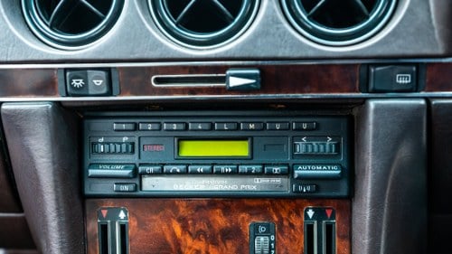 1986 Mercedes-Benz SL500 (R107) In vendita (immagine 27 di 195)