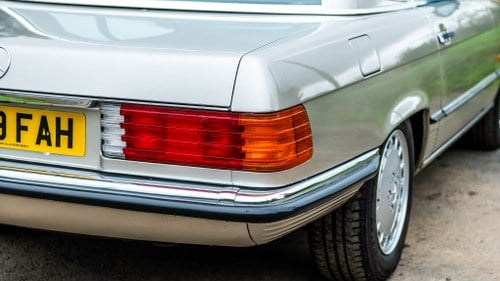 1986 Mercedes-Benz SL500 (R107) In vendita (immagine 109 di 195)