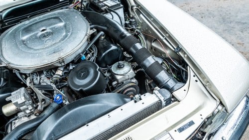 1986 Mercedes-Benz SL500 (R107) In vendita (immagine 125 di 195)