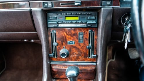 1986 Mercedes-Benz SL500 (R107) In vendita (immagine 28 di 195)