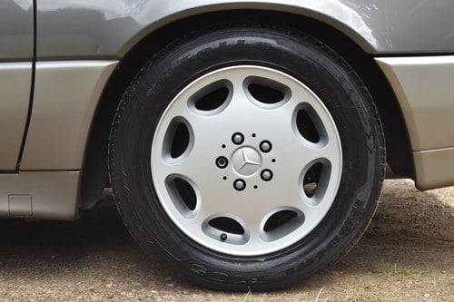 1991 Mercedes-Benz 500 SL (R129) à vendre (picture 19 of 99)