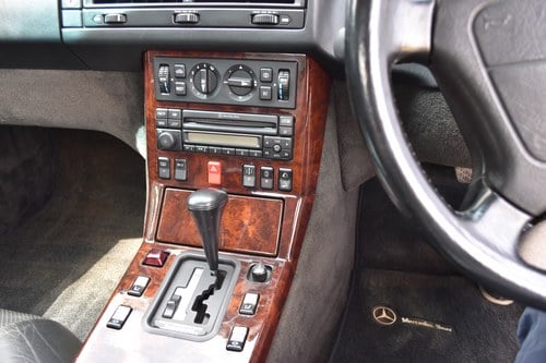 1991 Mercedes-Benz 500 SL (R129) à vendre (picture 24 of 99)