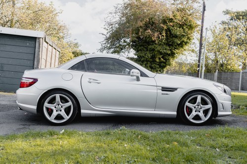 2011 Mercedes-Benz SLK350 AMG (R172) à vendre (picture 8 of 190)