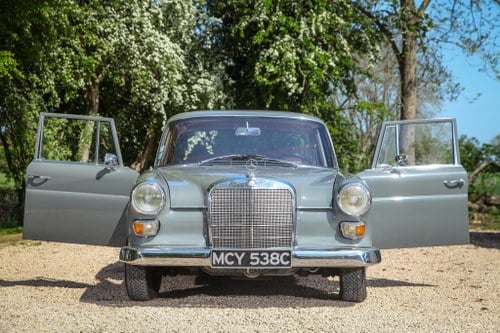 1965 Mercedes-Benz 230 Fintail LHD - (W111) à vendre (picture 26 of 72)