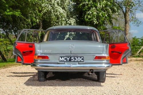 1965 Mercedes-Benz 230 Fintail LHD - (W111) à vendre (picture 28 of 72)