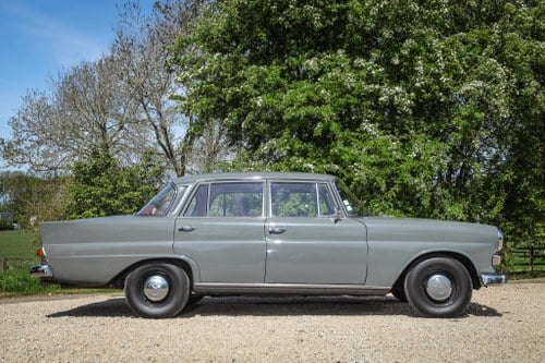 1965 Mercedes-Benz 230 Fintail LHD - (W111) à vendre (picture 11 of 72)