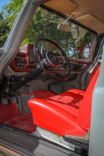 1965 Mercedes-Benz 230 Fintail LHD - (W111) à vendre (picture 37 of 72)