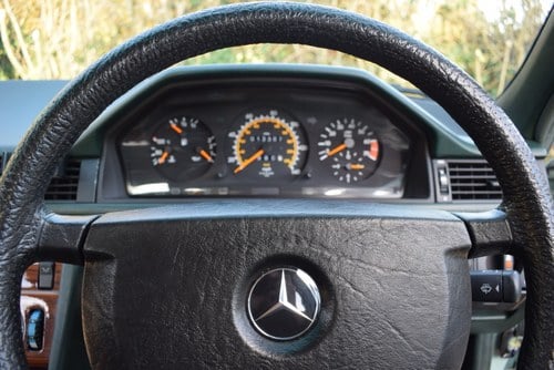 1991 Mercedes-Benz 230E Manual (W124) For Sale (picture 25 of 181)