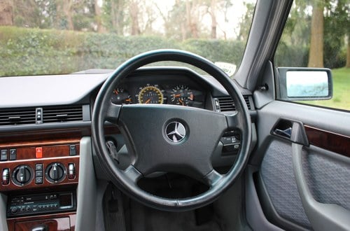 1992 Mercedes-Benz 260e (W124) En venta (imagen 53 de 174)