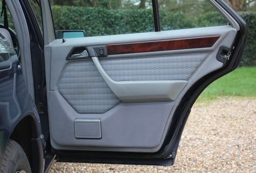 1992 Mercedes-Benz 260e (W124) En venta (imagen 49 de 174)