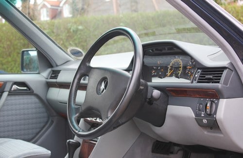 1992 Mercedes-Benz 260e (W124) En venta (imagen 26 de 174)