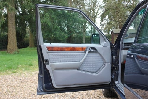 1992 Mercedes-Benz 260e (W124) En venta (imagen 90 de 174)