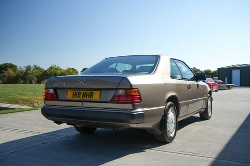 Mercedes-Benz W124 CE 300 Te koop (foto 11 van 84)