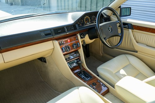 Mercedes-Benz W124 CE 300 Te koop (foto 44 van 84)