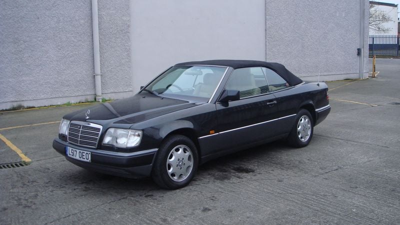 1994 Mercedes Benz W124 E220 Cabriolet For Sale (picture 1 of 77)