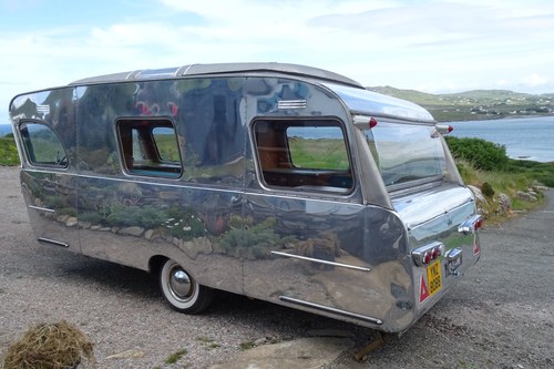 1964 La Tortue Mallorca Grand Luxe M3 Caravan In vendita (immagine 1 di 221)