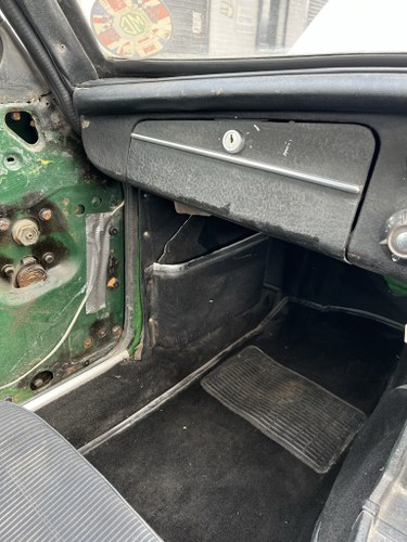 NO RESERVE - 1975 MGB GT Jubilee Edition Restoration Project In vendita (immagine 16 di 132)