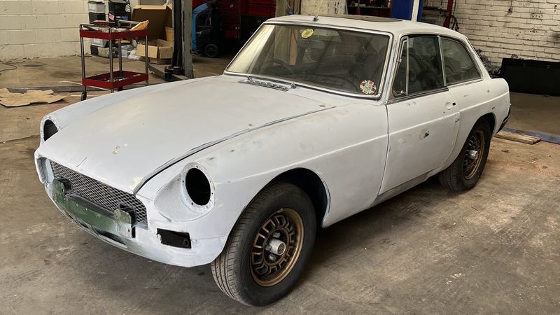 NO RESERVE - 1975 MGB GT Jubilee Edition Restoration Project For Sale (picture 1 of 132)