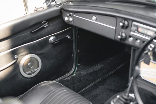 1965 MG B Roadster Te koop (foto 32 van 176)