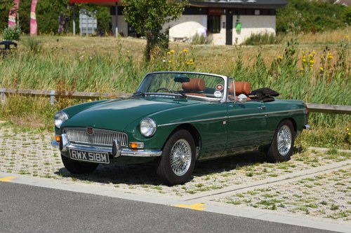 1974 MG B Roadster For Sale (picture 2 of 161)