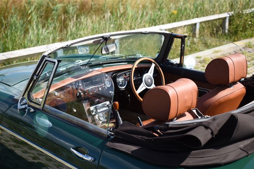 1974 MG B Roadster For Sale (picture 32 of 161)