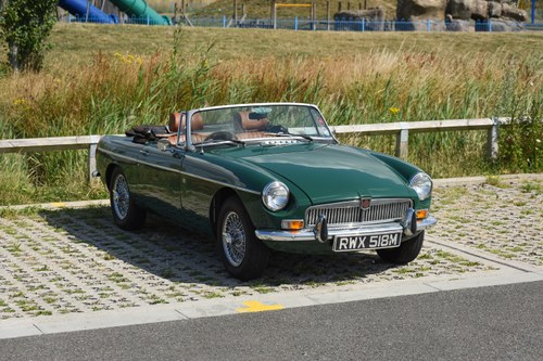 1974 MG B Roadster For Sale (picture 1 of 161)