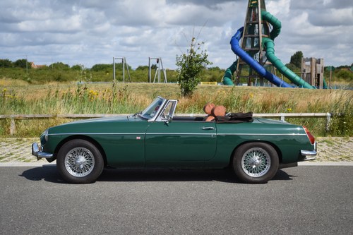 1974 MG B Roadster For Sale (picture 10 of 161)