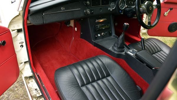 1976 MGB GTV8 For Sale (picture :index of 35)
