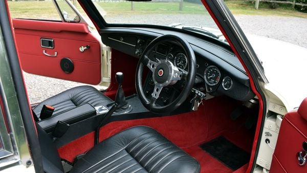 1976 MGB GTV8 For Sale (picture :index of 20)