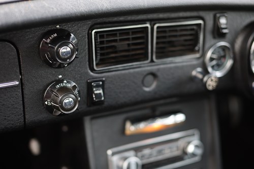 NO RESERVE - 1974 MGB GT V8 (ADO 75 development car) zum Verkauf (Bild 38 von 244)