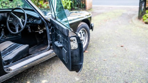 NO RESERVE - 1977 MGB GT In vendita (immagine 54 di 189)