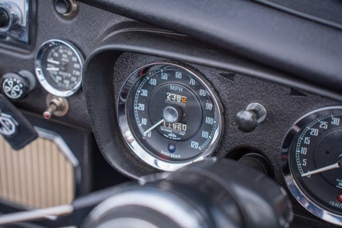 1964 MGB Roadster Te koop (foto 32 van 144)