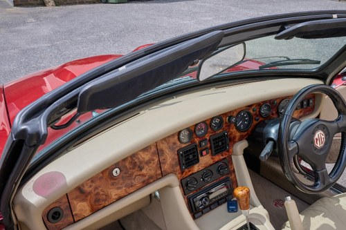 1996 MG Rv8 V8 Auto zum Verkauf (Bild 42 von 181)