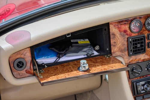 1996 MG Rv8 V8 Auto zum Verkauf (Bild 45 von 181)