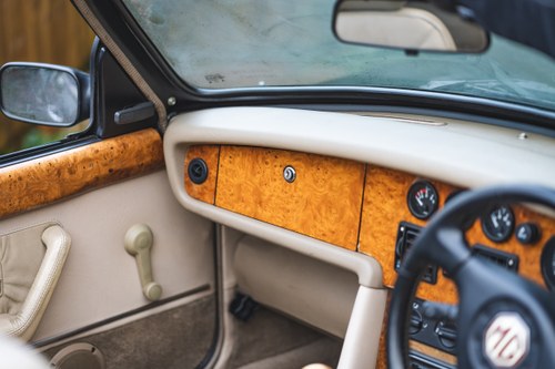 1994 MG RV8 In vendita (immagine 31 di 133)