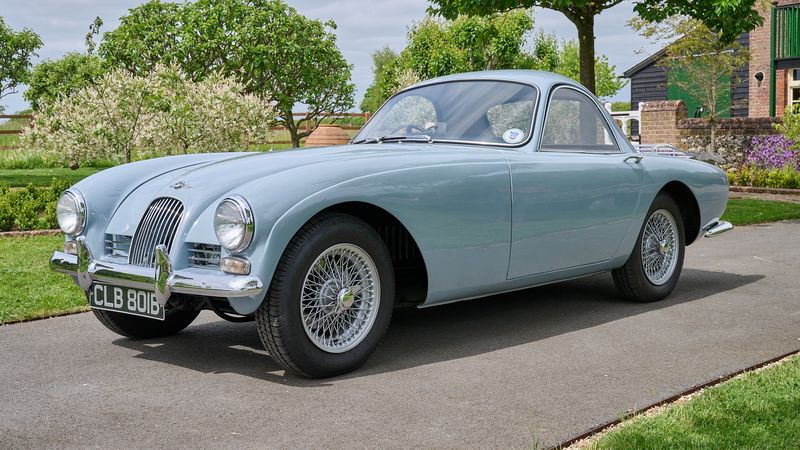 1964 Morgan + 4 + Coupe In vendita (immagine 1 di 214)