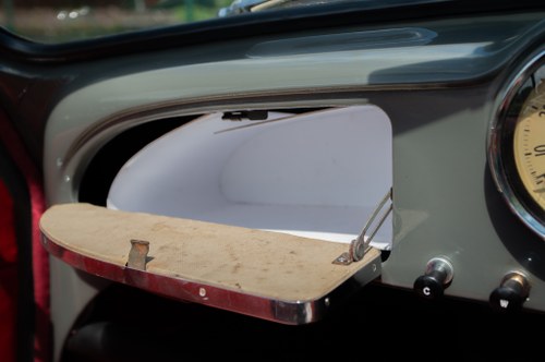 1960 Morris Minor Convertible Te koop (foto 35 van 99)