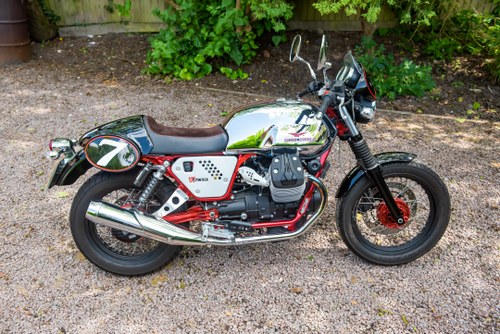 2015 Moto Guzzi V7 Racer In vendita (immagine 1 di 90)